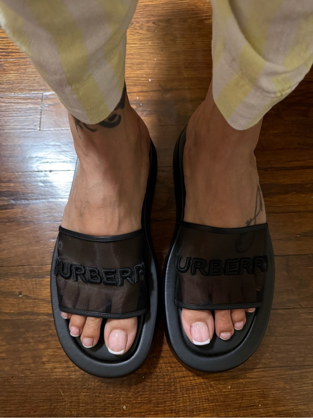 Burberry Black Slide Sandals with Embossed Logo - Picture 10 of 11